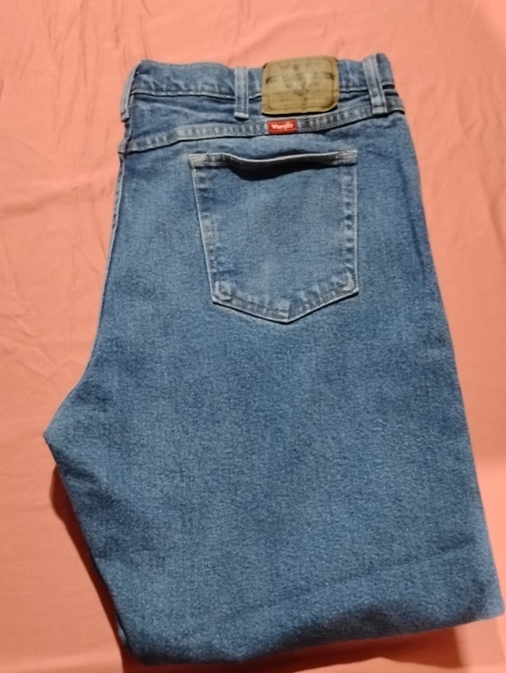 Wrangler Men's Medium Blue Relaxed Fit Jeans 40x32